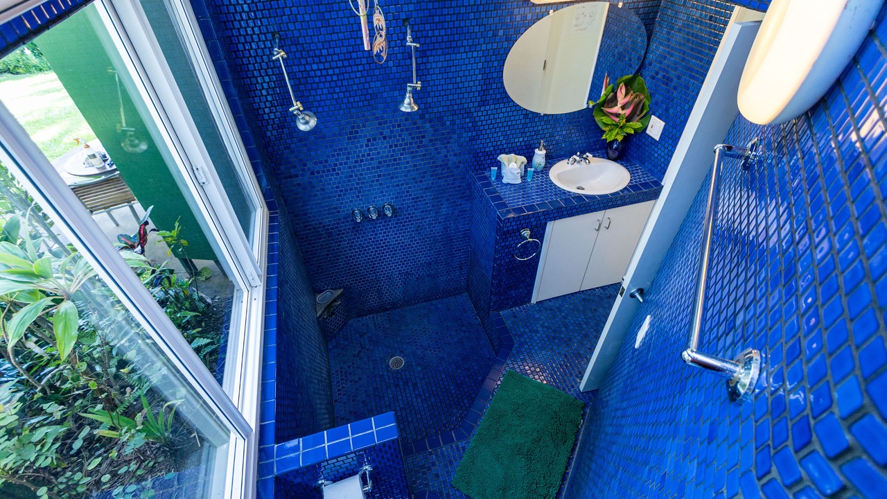 Photo of Bathroom in Haiku