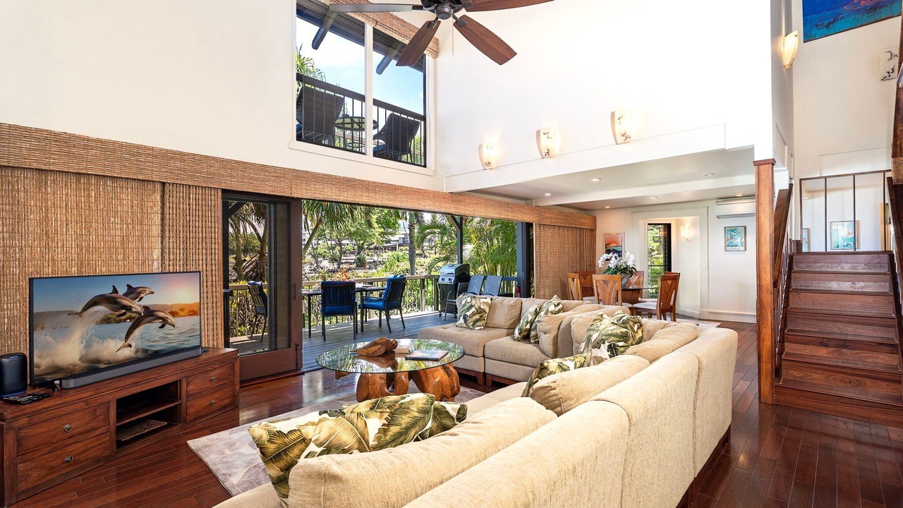 Photo of Livingroom in Kahaluu Bay