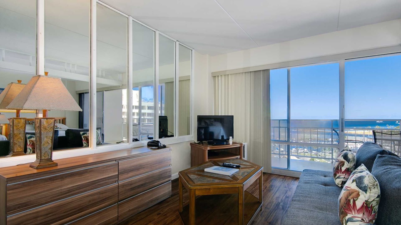 Photo of Livingroom in Waikiki