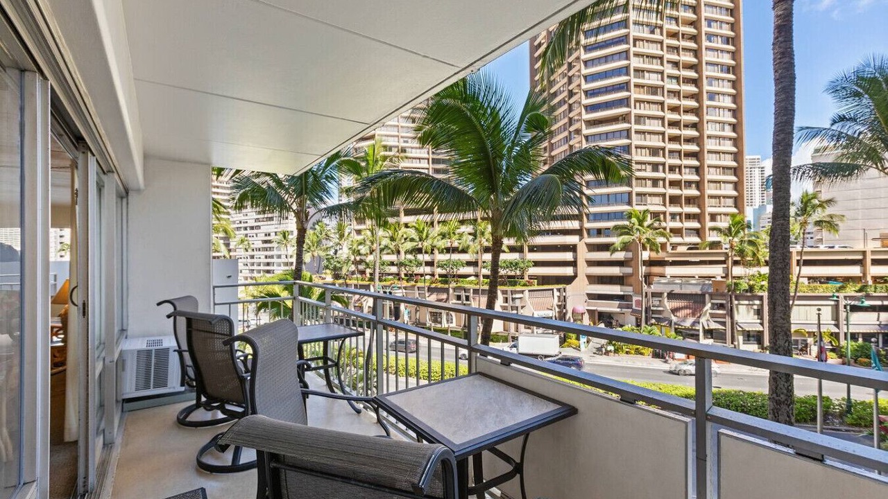 Photo of Outdoor in McCully - Moiliili