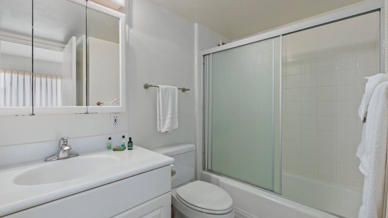 Photo of Bathroom in McCully - Moiliili