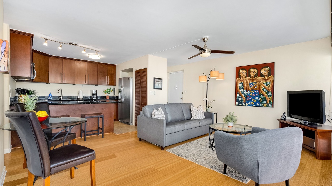 Photo of Livingroom in Waikiki