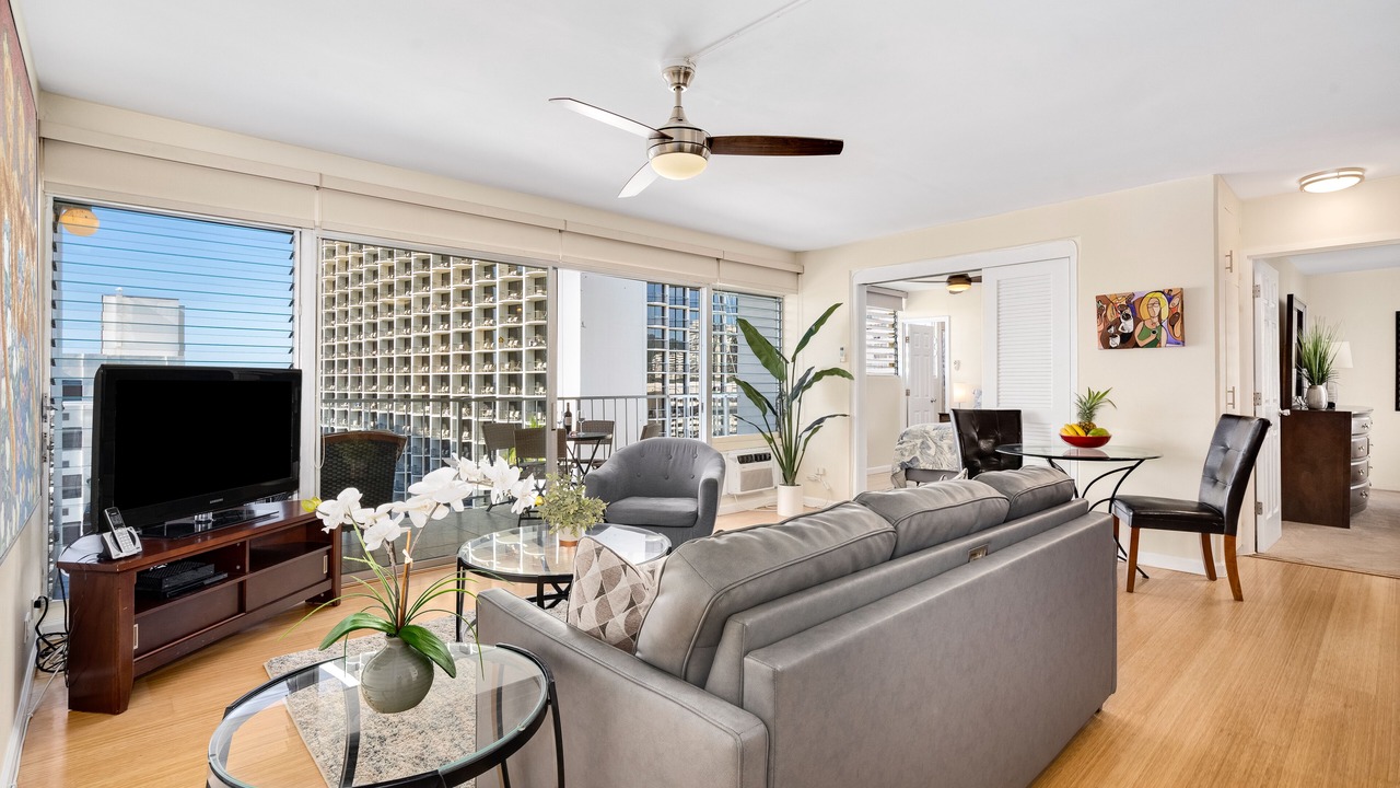 Photo of Livingroom in Waikiki