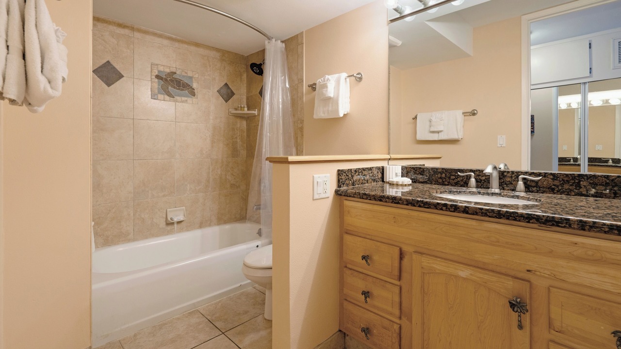 Photo of Bathroom in Historic Lahaina Front Street