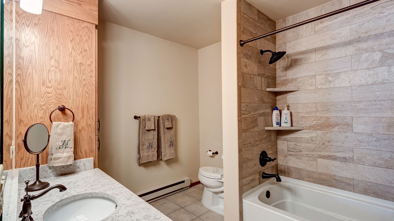 Photo of Bathroom in Four O'Clock