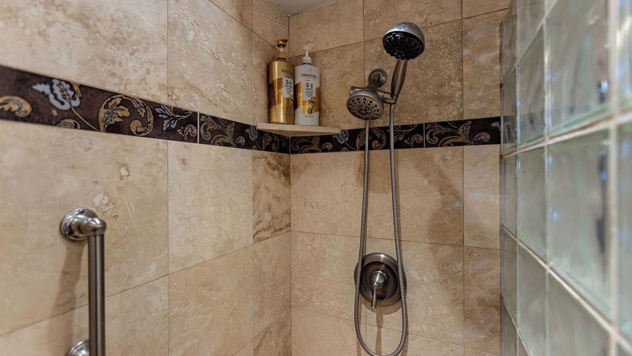 Photo of Bathroom in Maalaea