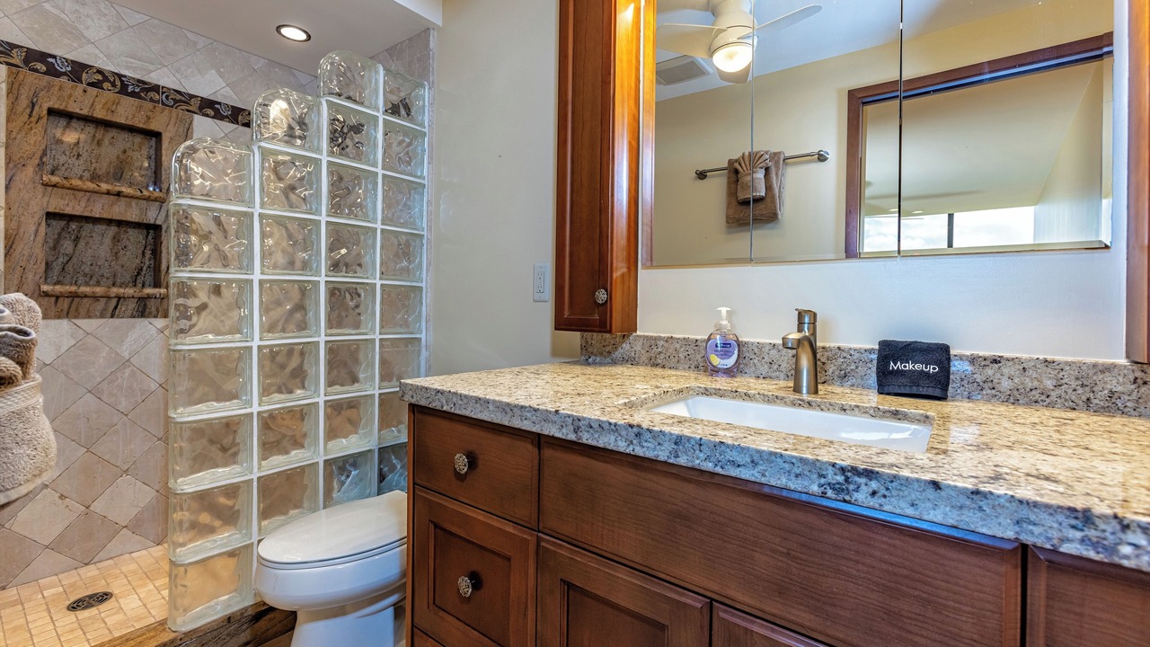 Photo of Bathroom in Maalaea