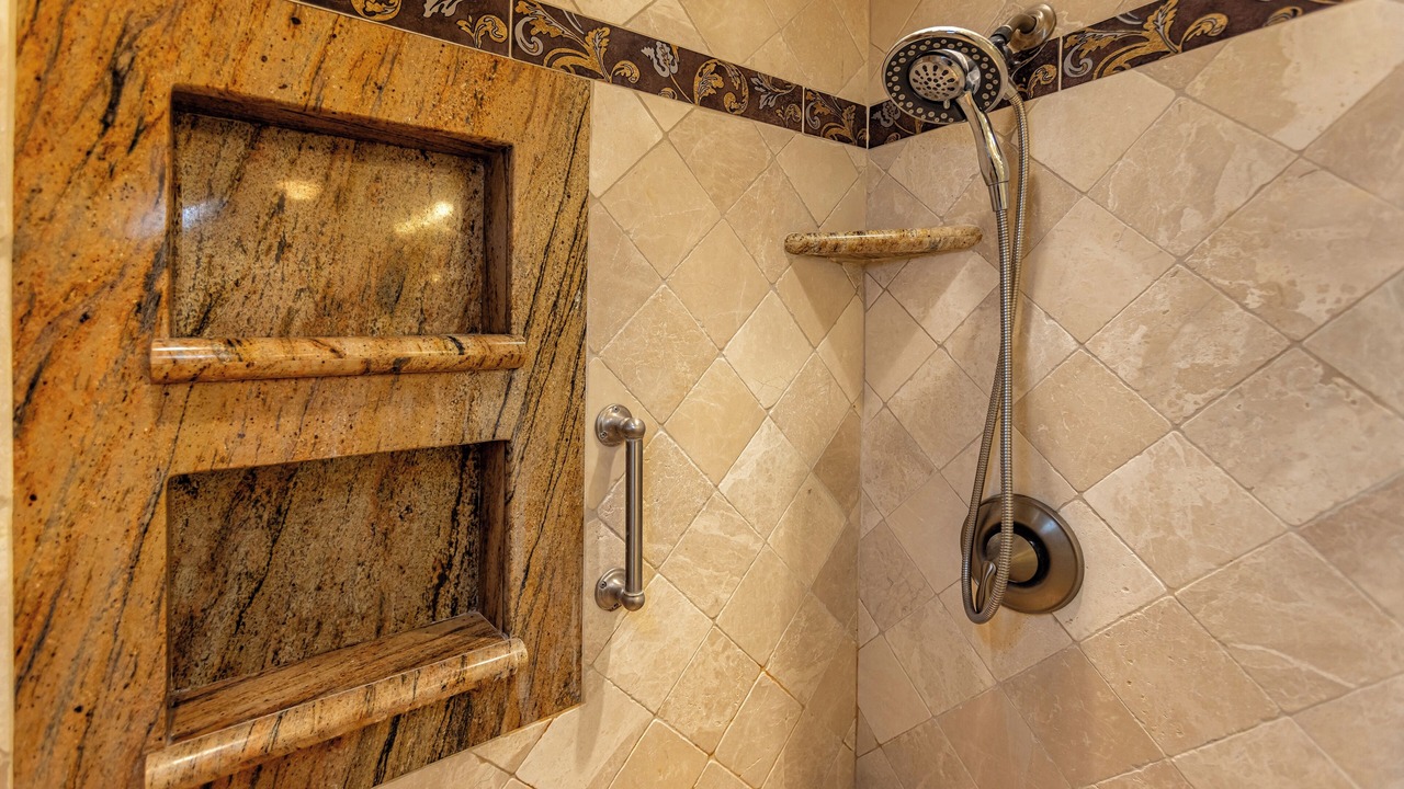Photo of Bathroom in Maalaea