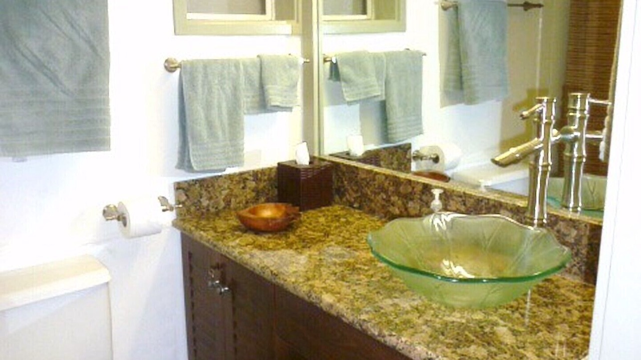 Photo of Bathroom in Maunaloa