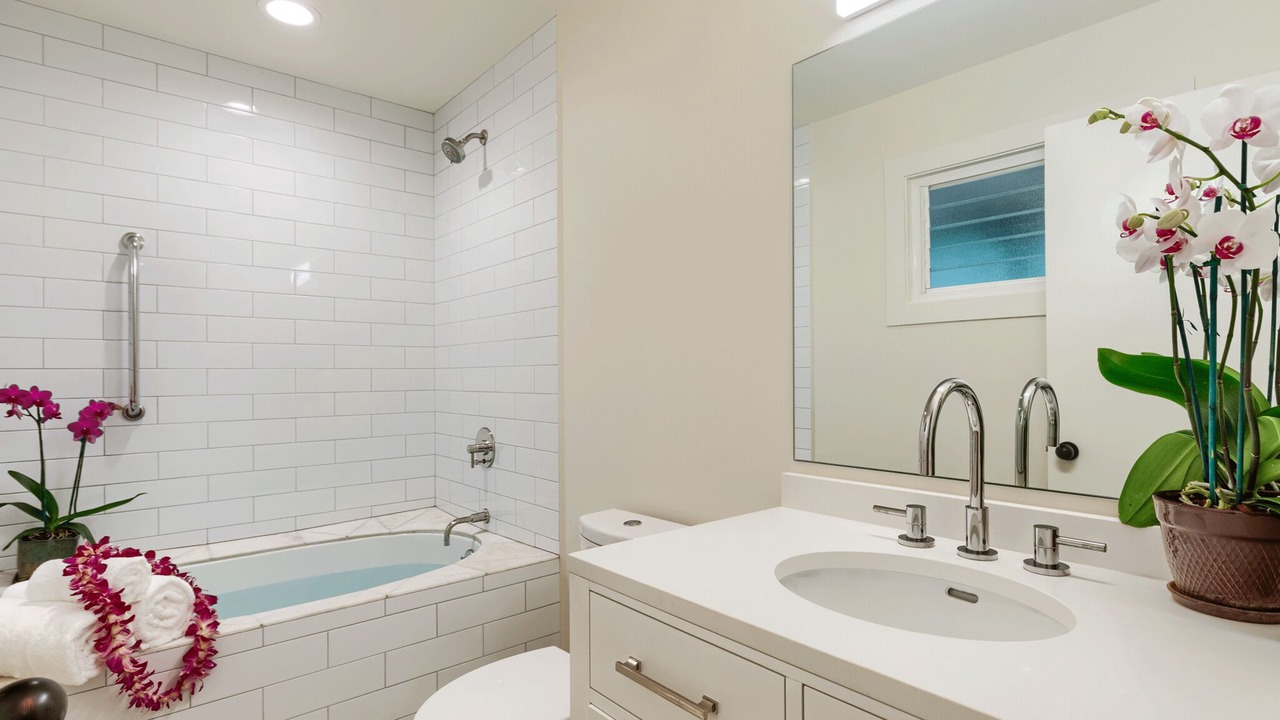 Photo of Bathroom in Wainiha