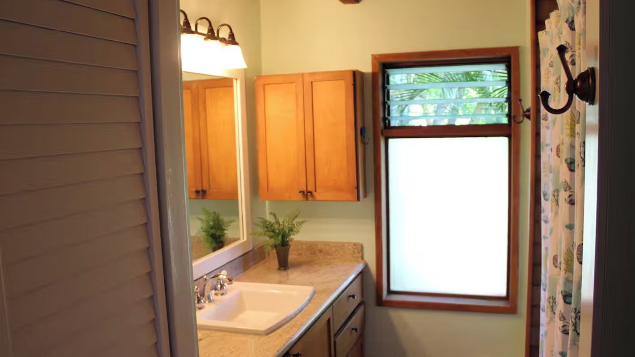 Photo of Bathroom in Haiku