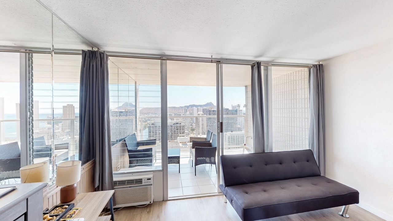 Photo of Livingroom in Waikiki
