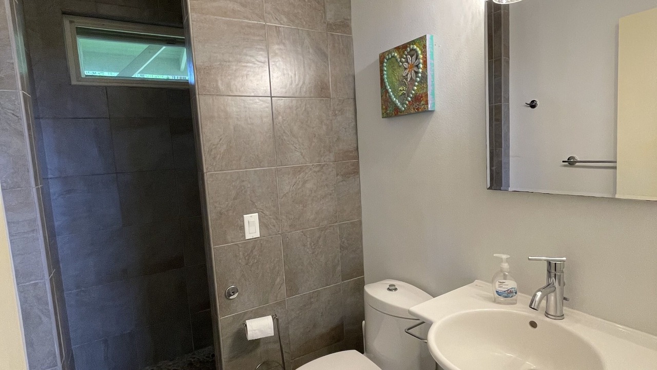 Photo of Bathroom in Pepeekeo