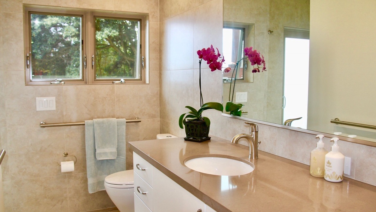 Photo of Bathroom in Pauwela