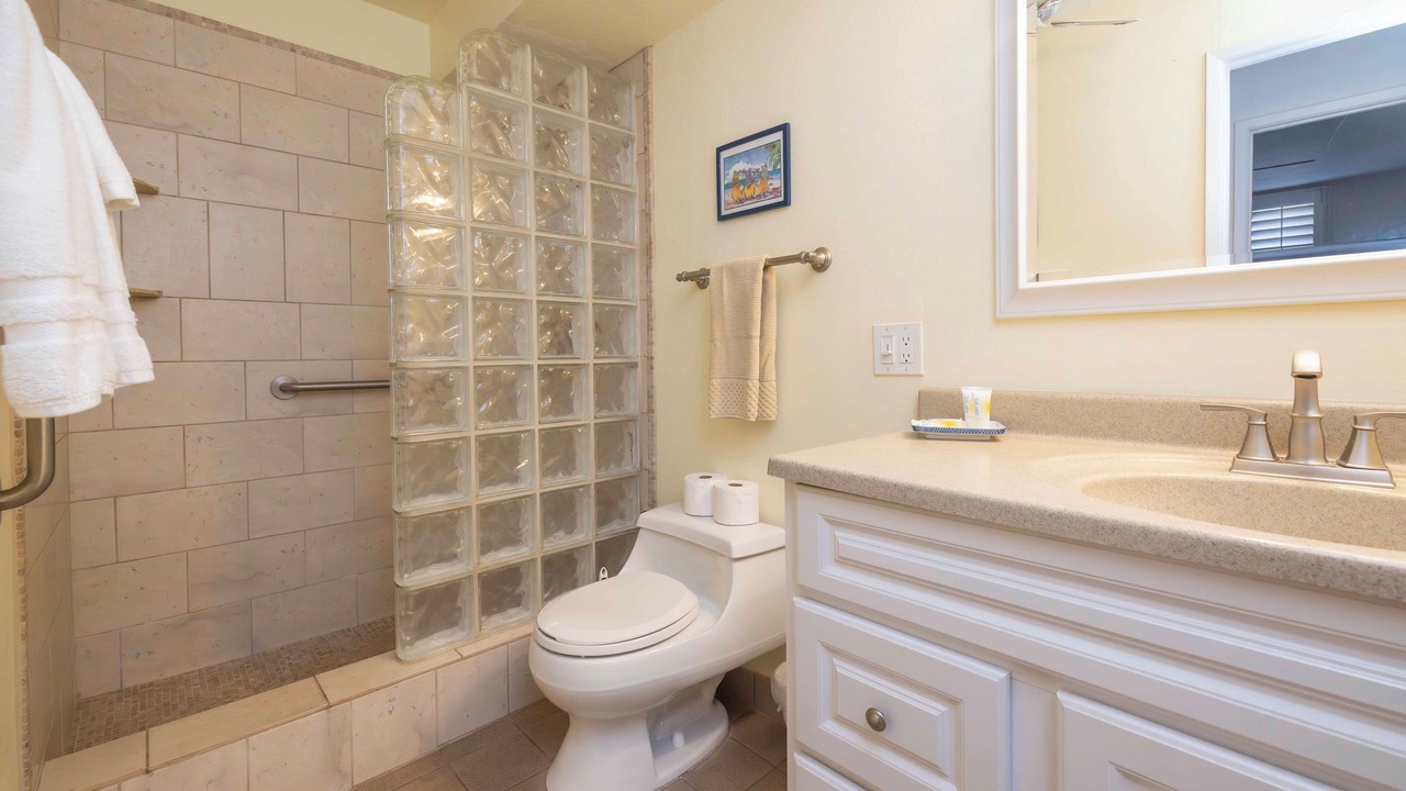 Photo of Bathroom in Maalaea