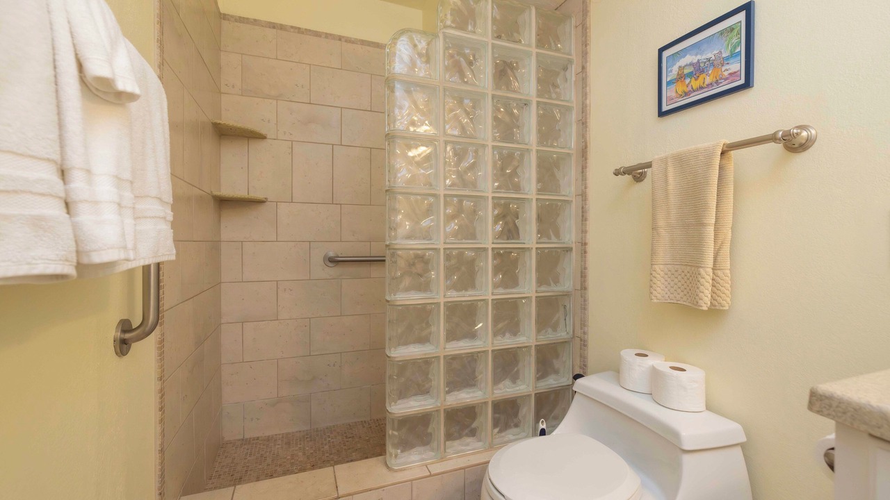 Photo of Bathroom in Maalaea