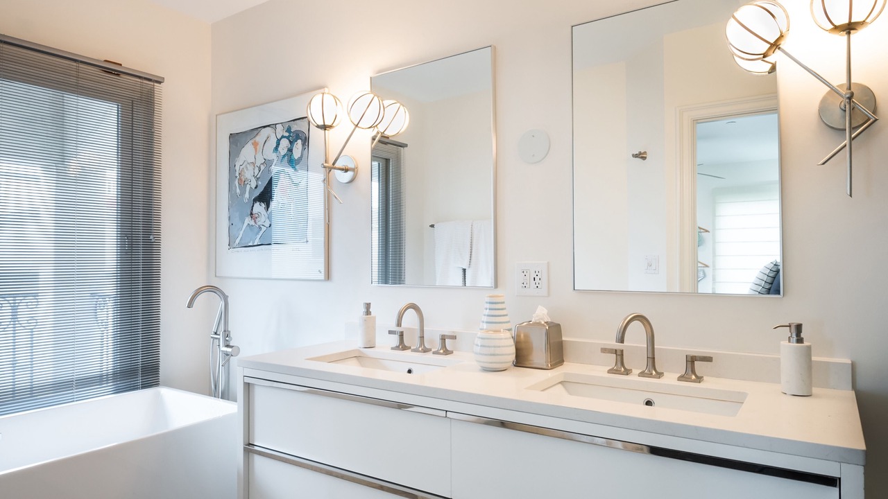 Photo of Bathroom in The Strand