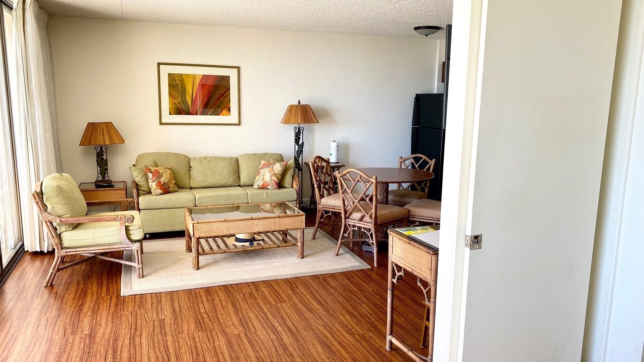 Photo of Livingroom in Waikiki