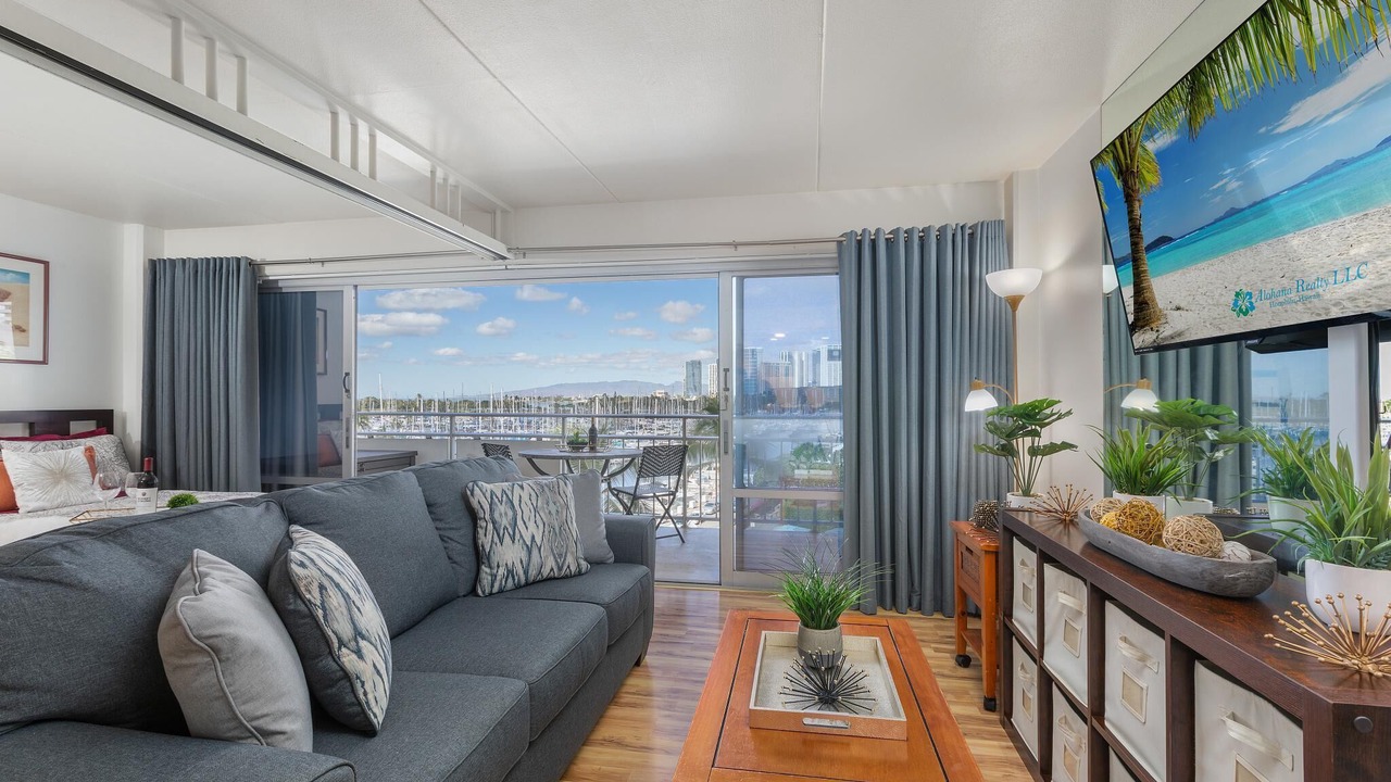 Photo of Livingroom in Waikiki