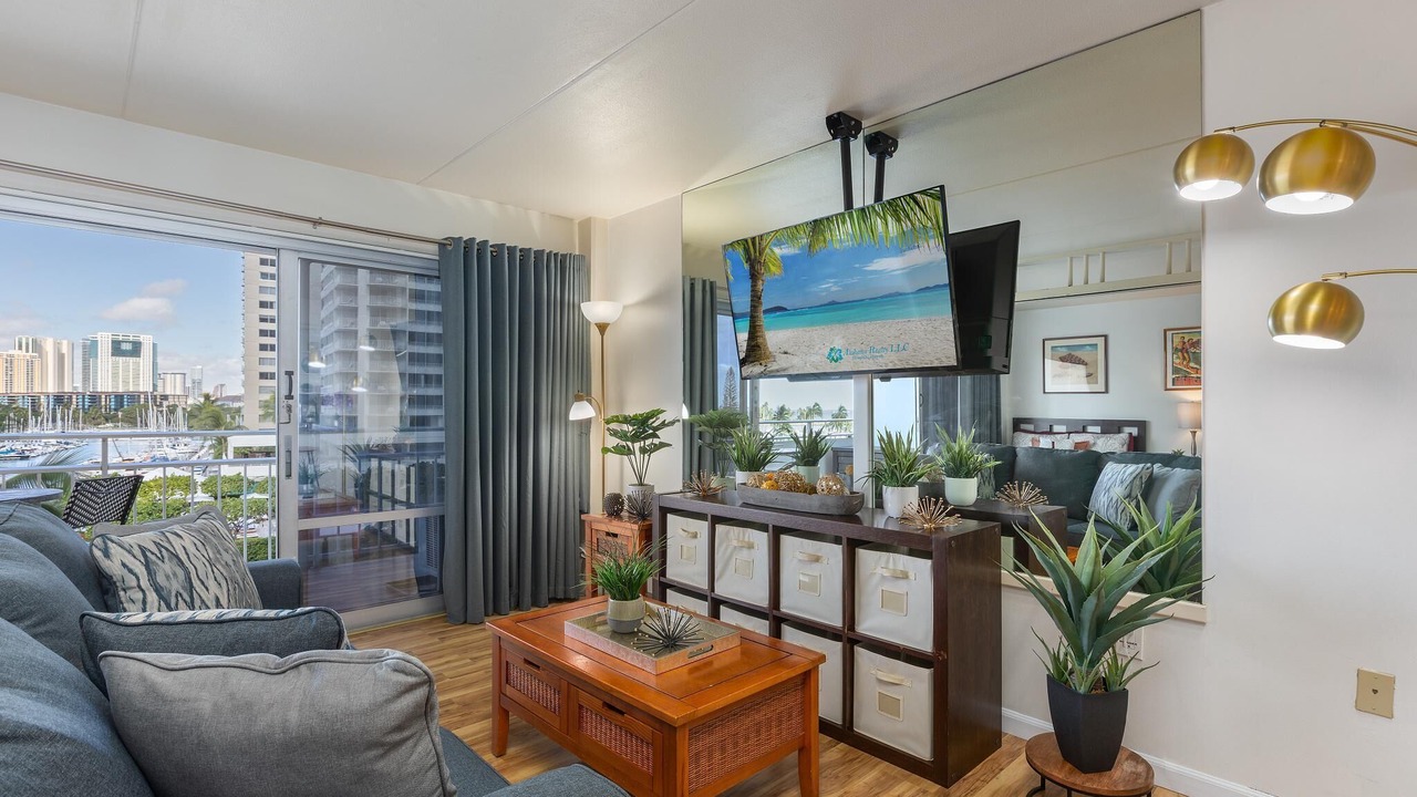 Photo of Livingroom in Waikiki