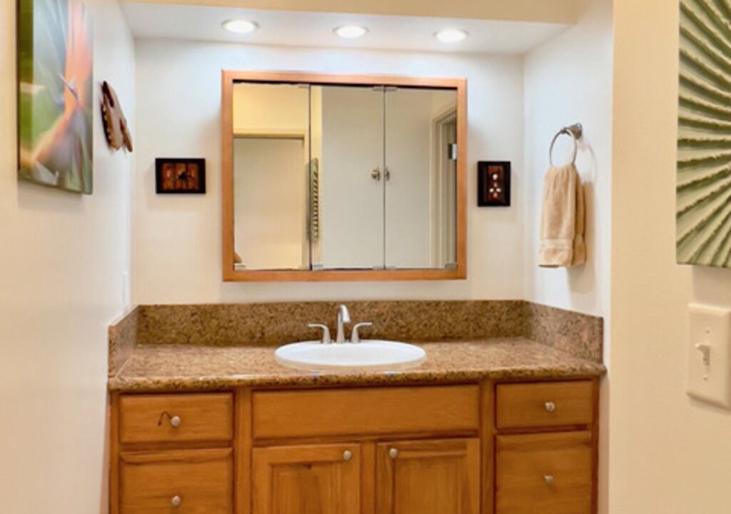 Photo of Bathroom in Maunaloa