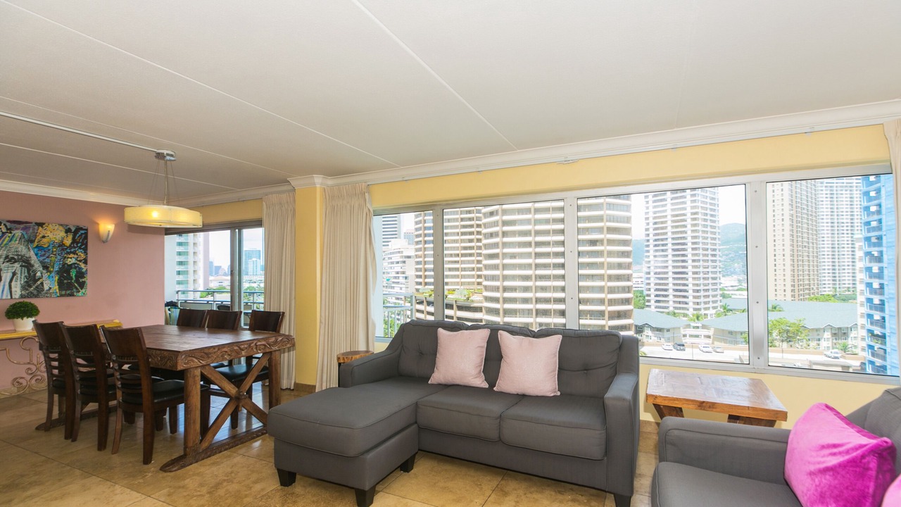 Photo of Livingroom in Waikiki