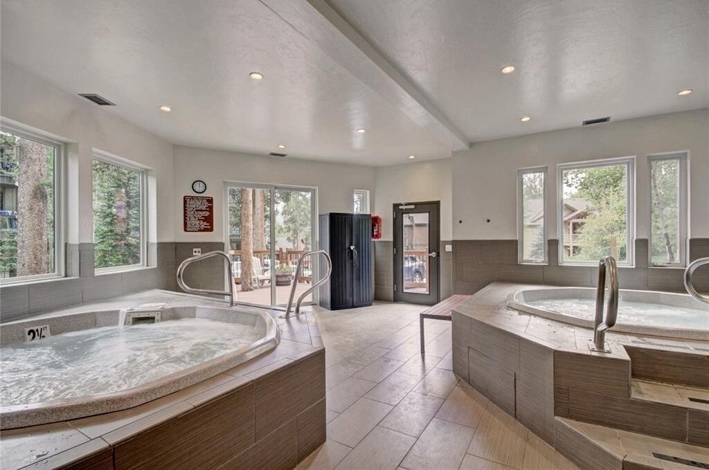 Photo of Bedroom in Peak 8