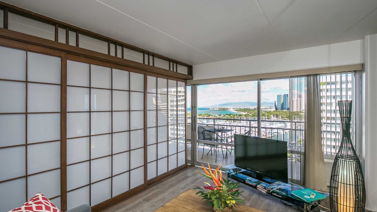 Photo of Livingroom in Waikiki