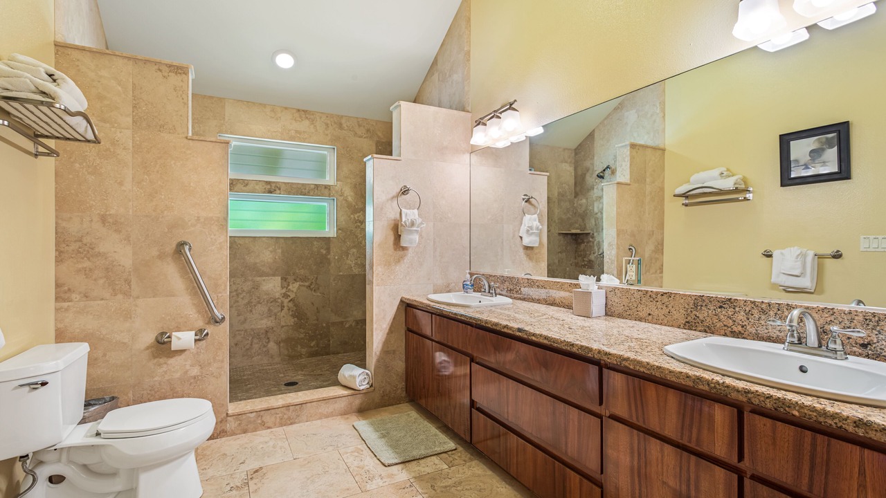 Photo of Bathroom in Keauhou