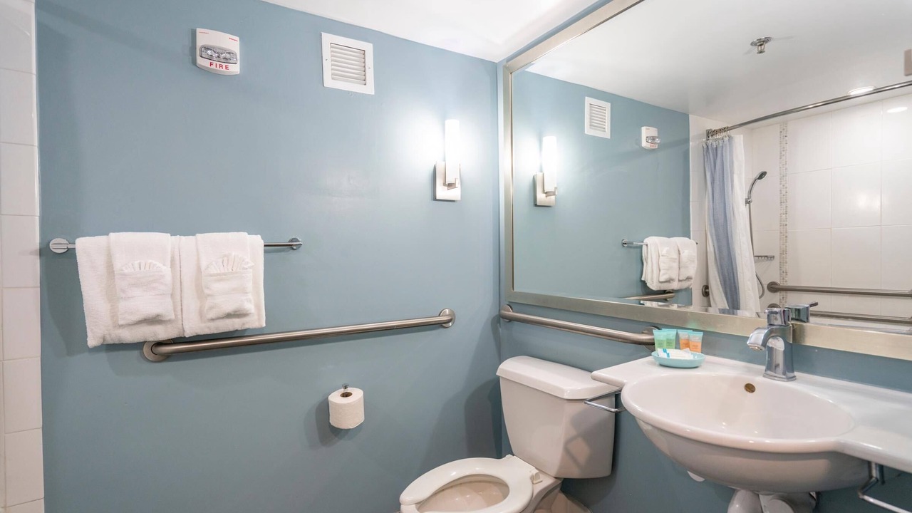 Photo of Bathroom in Ala Moana