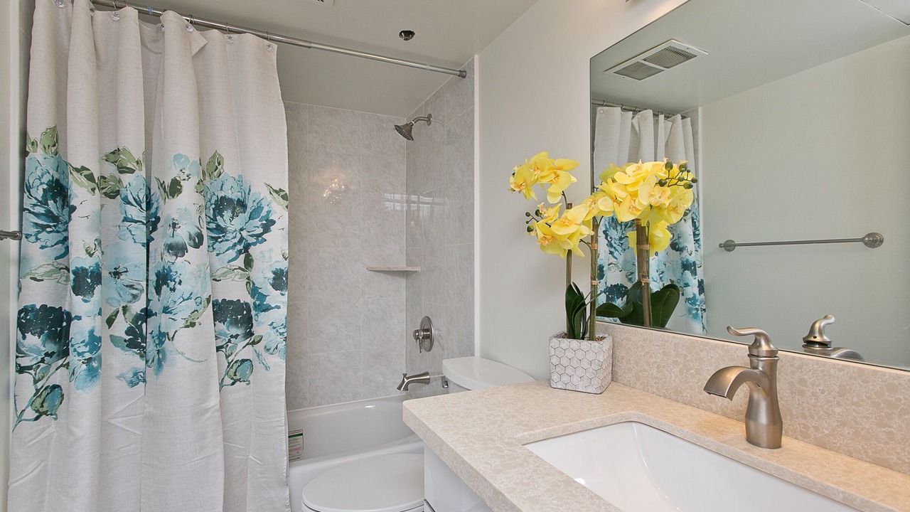 Photo of Bathroom in Downtown Honolulu