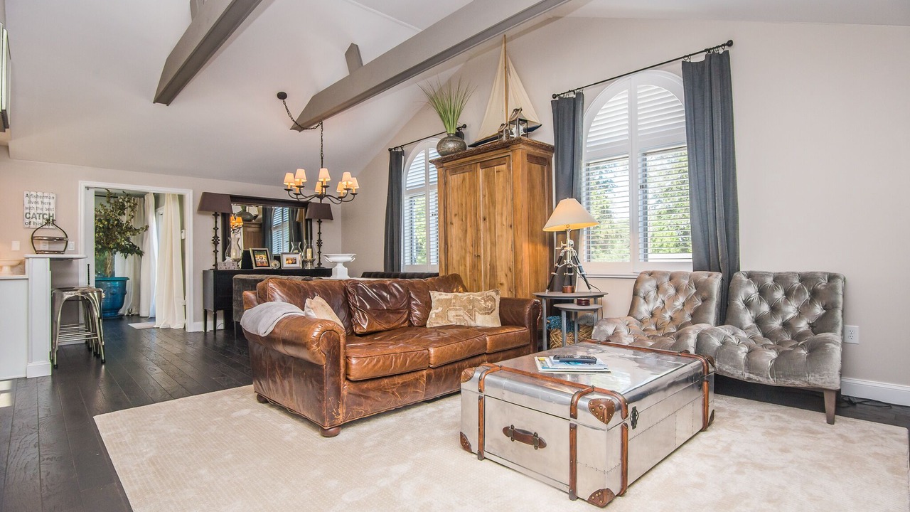 Photo of Livingroom in Caine Woods