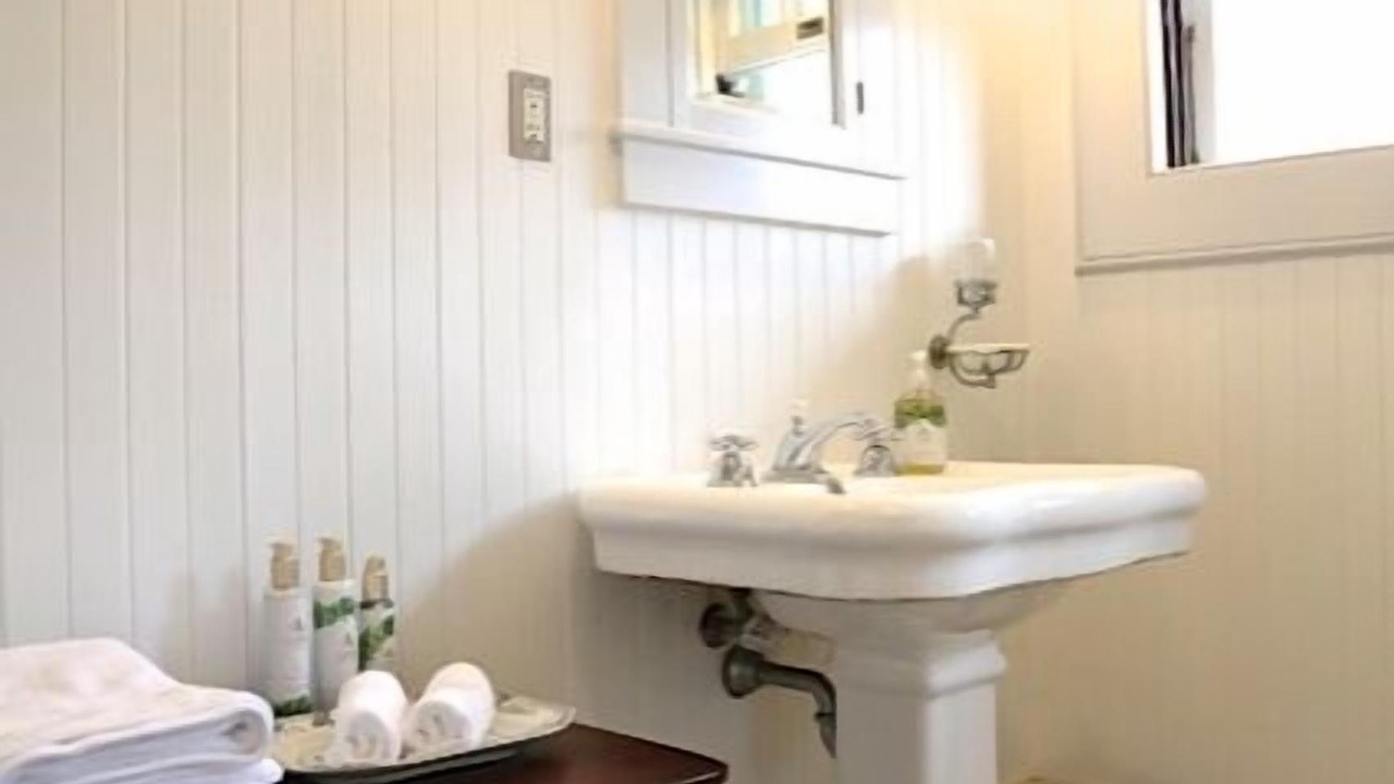 Photo of Bathroom in Hilo