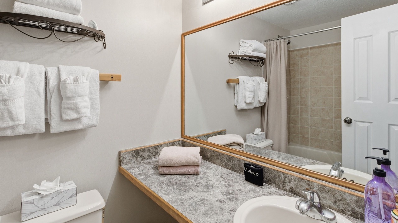 Photo of Bathroom in Four O'Clock