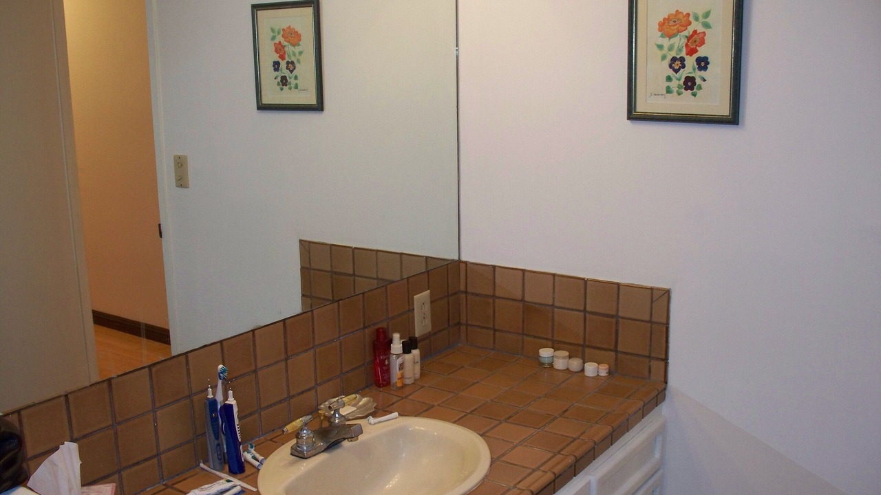 Photo of Bathroom in Historic Lahaina Front Street