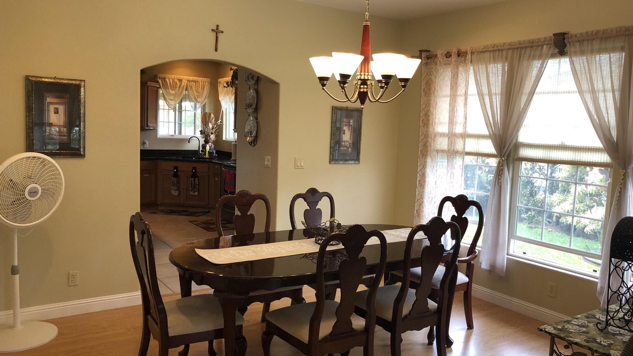 Photo of Livingroom in Ainaloa