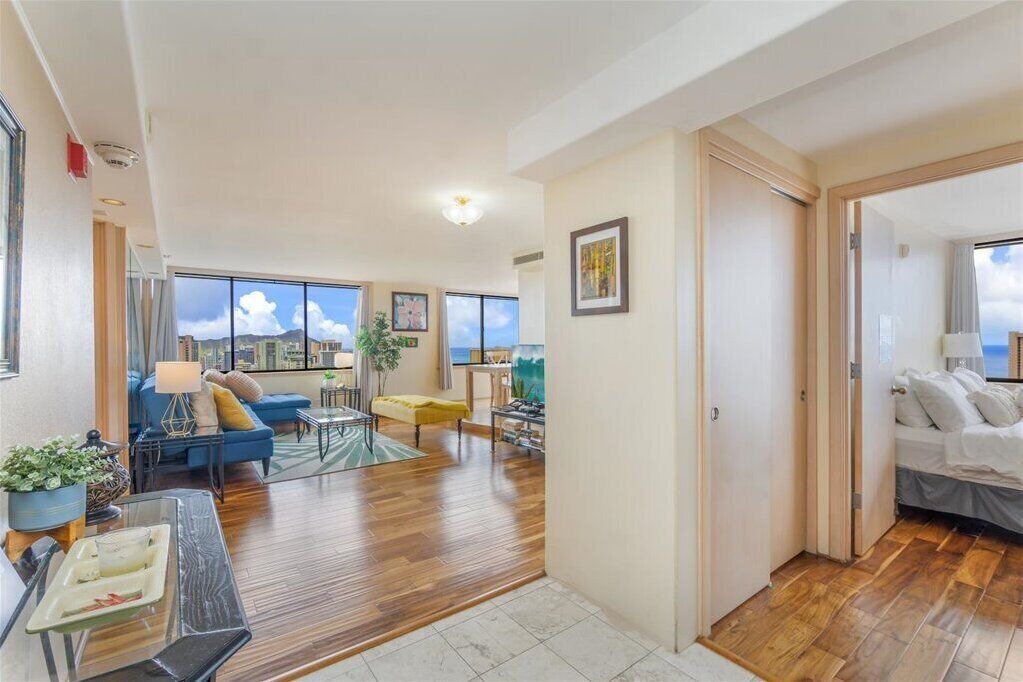 Photo of Livingroom in McCully - Moiliili