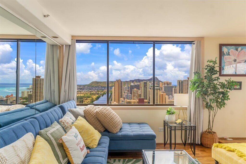 Photo of Livingroom in McCully - Moiliili