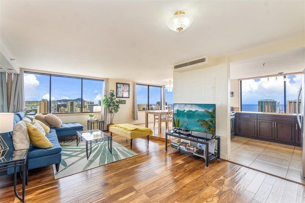 Photo of Livingroom in McCully - Moiliili