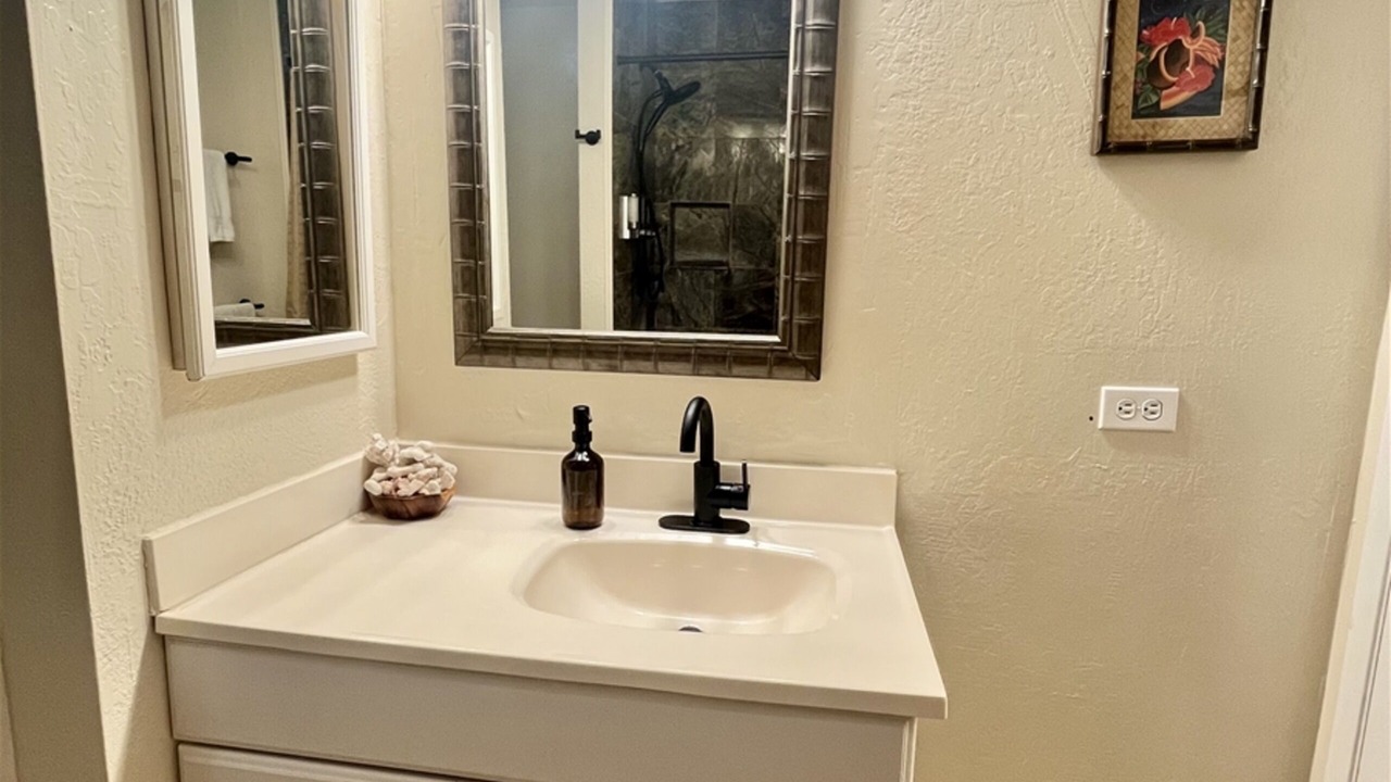 Photo of Bathroom in Punaluu