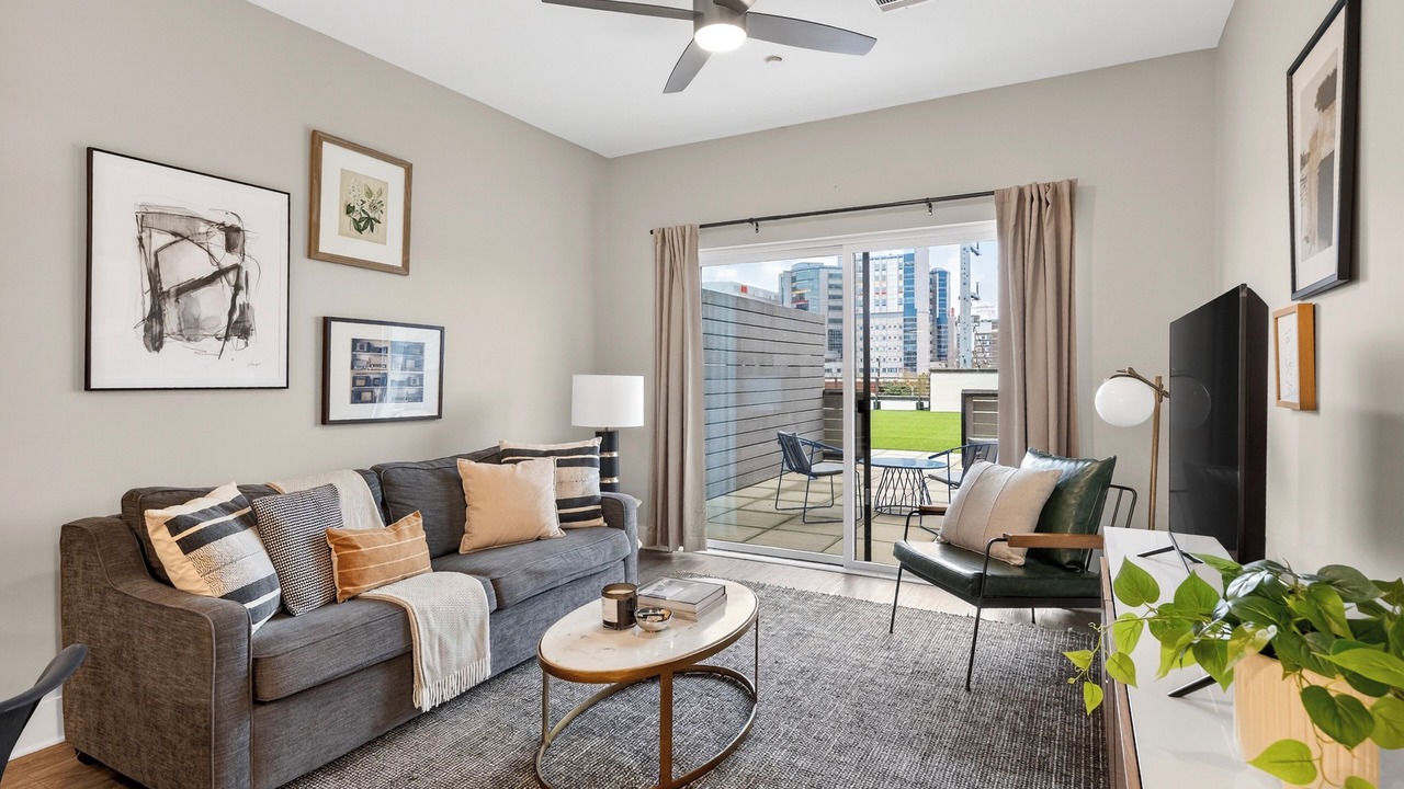 Photo of Livingroom in Hillsboro West End