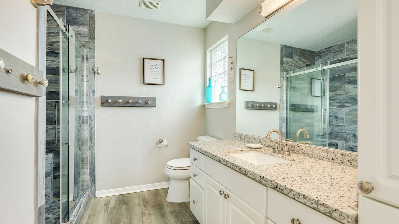 Photo of Bathroom in Pirates Beach West