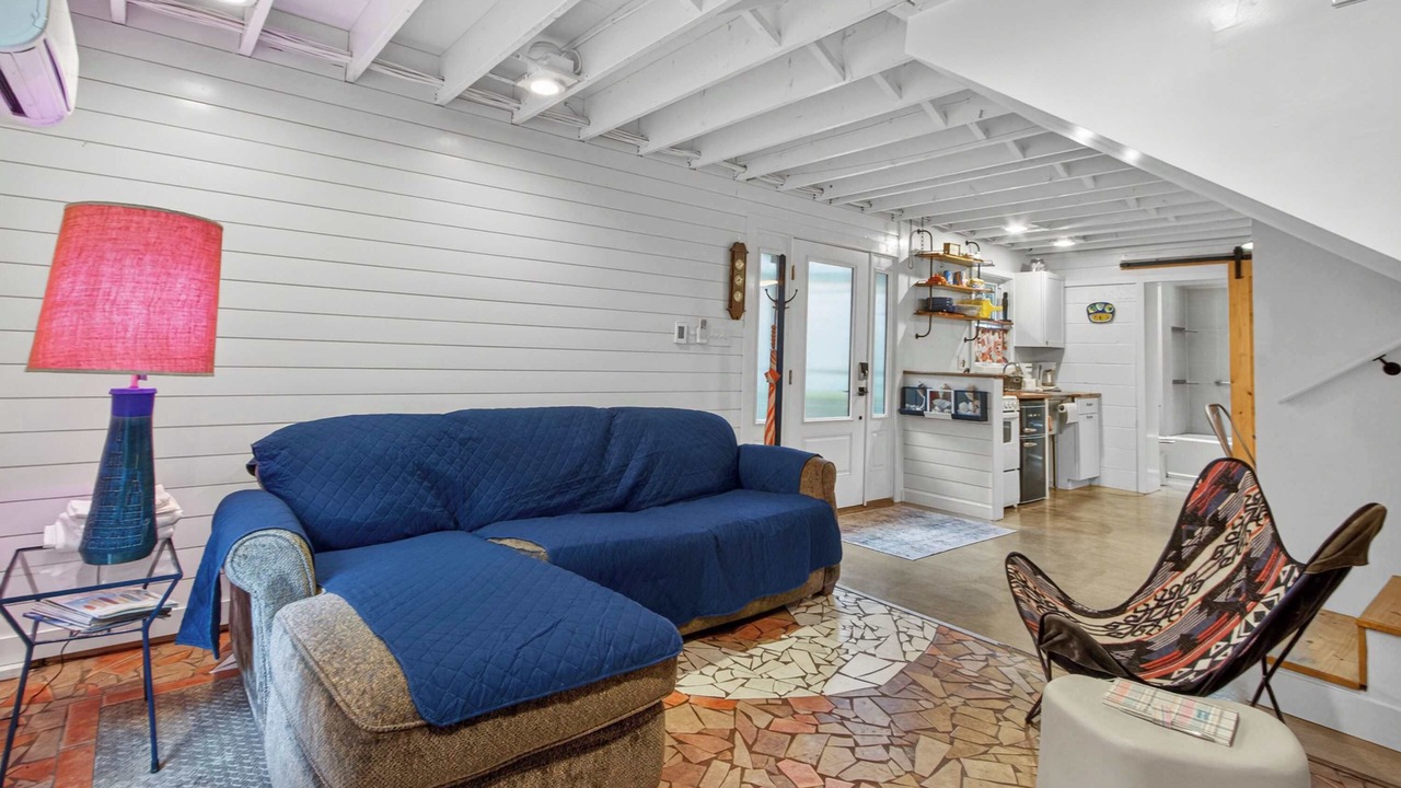 Photo of Livingroom in Caine Woods