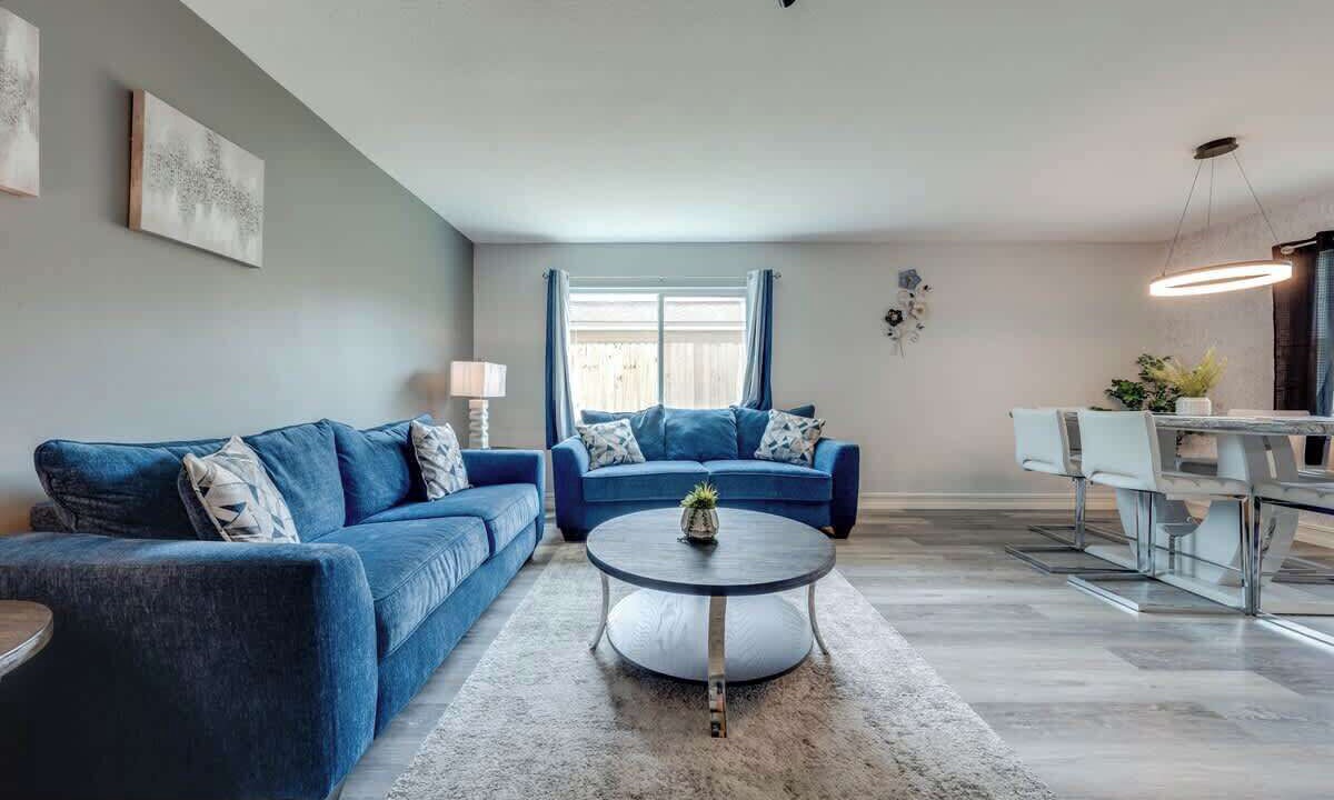 Photo of Livingroom in Oak Ridge