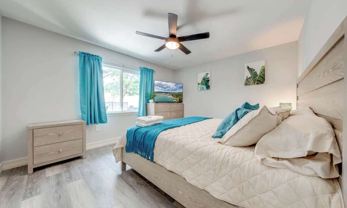 Photo of Bedroom in Oak Ridge