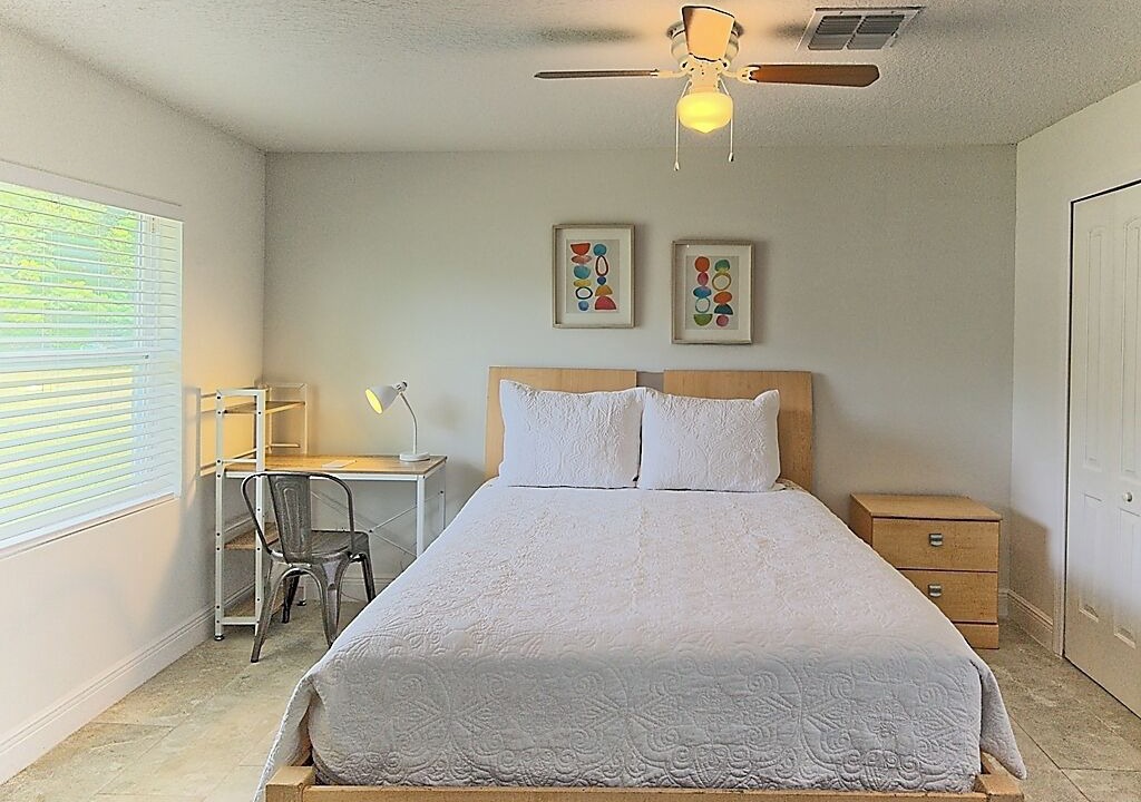 Photo of Bedroom in Oak Ridge