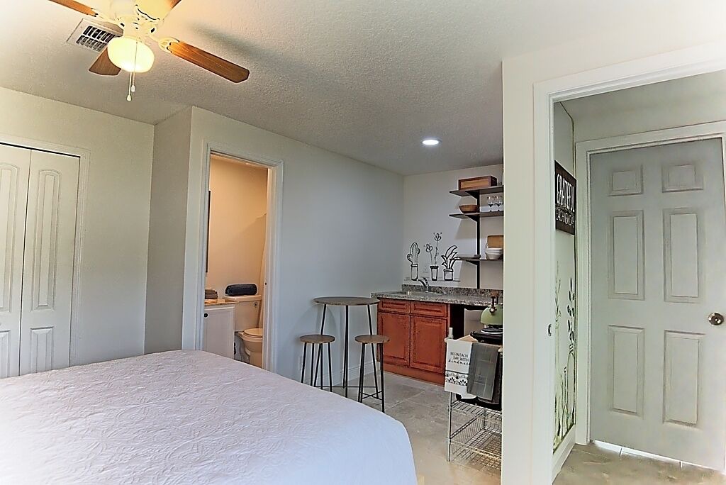 Photo of Bedroom in Oak Ridge