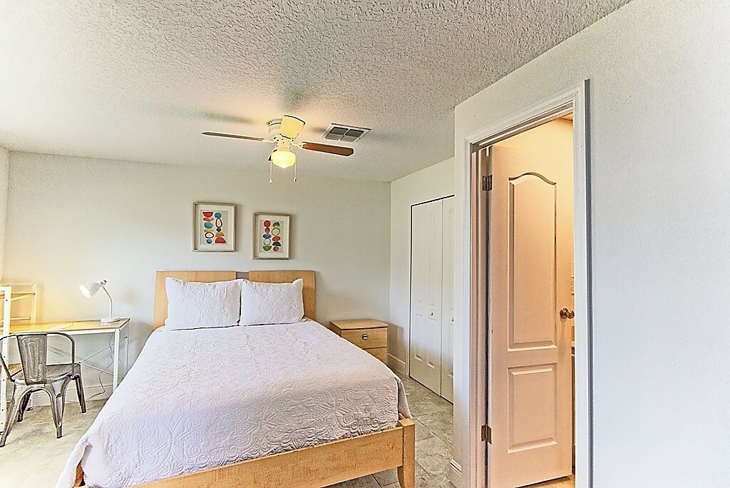Photo of Bedroom in Oak Ridge
