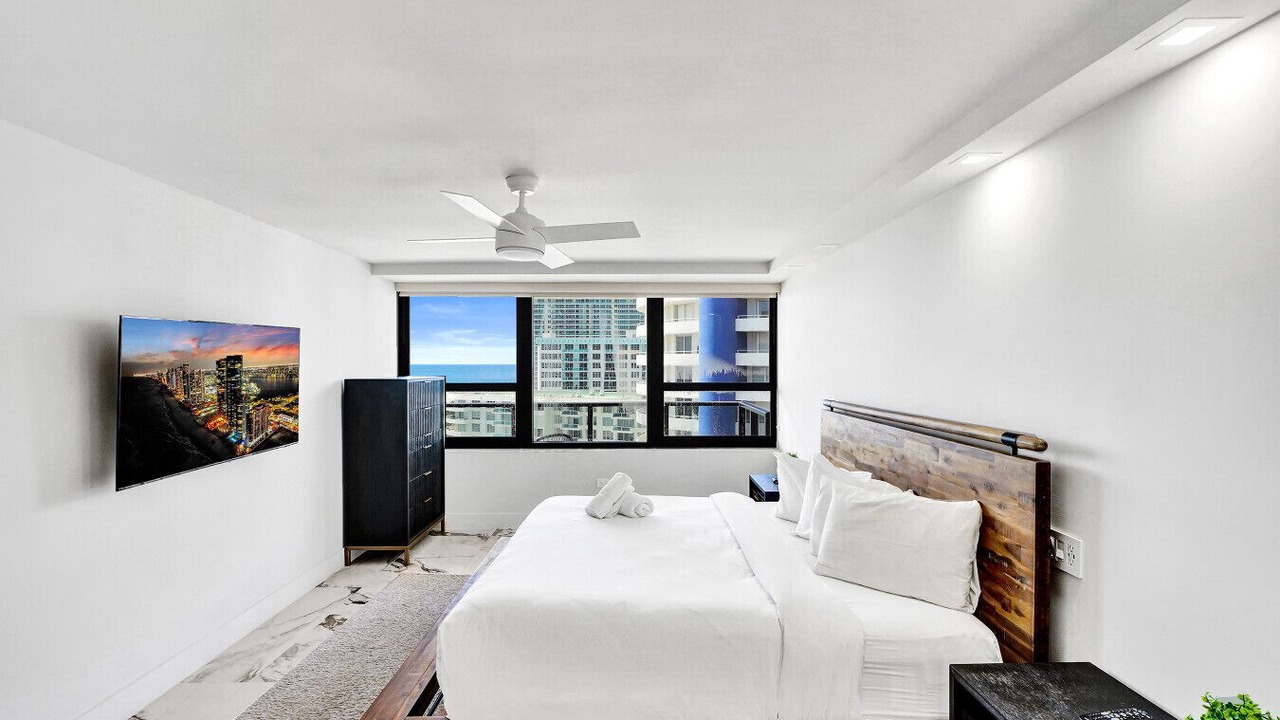 Photo of Bedroom in Mid Beach