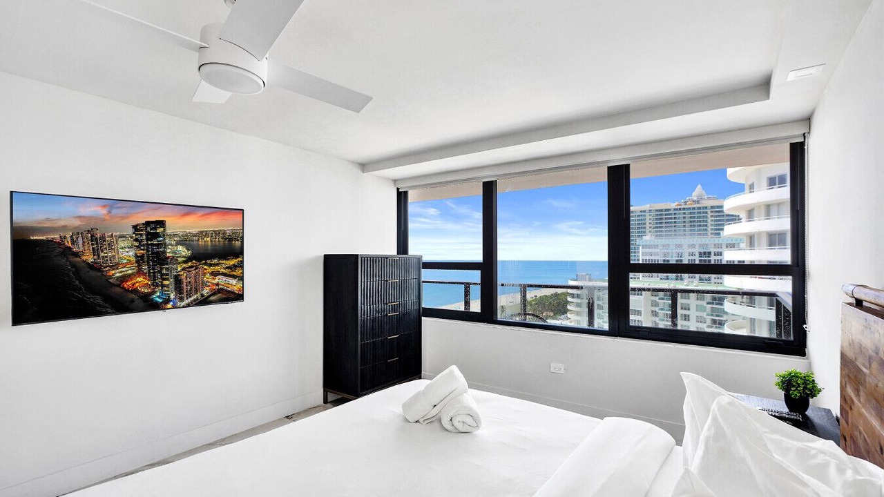 Photo of Bedroom in Mid Beach